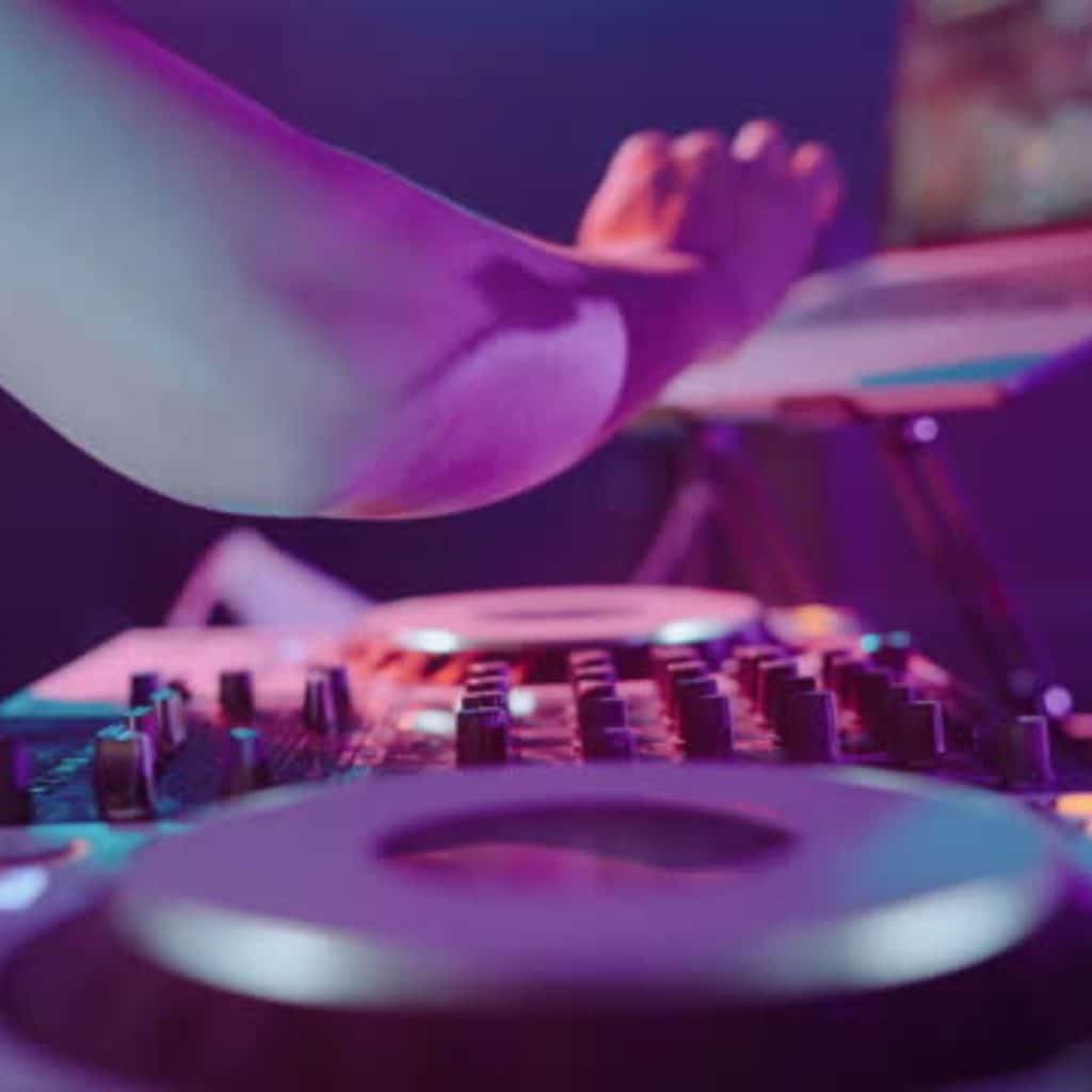 Hire Persian DJ in Dubai and Abu Dhabi I Bella Entertainment